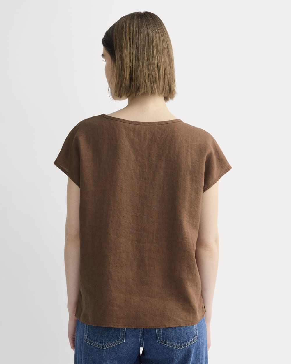 The Muscle Top in Linen in Cedarwood — detail view