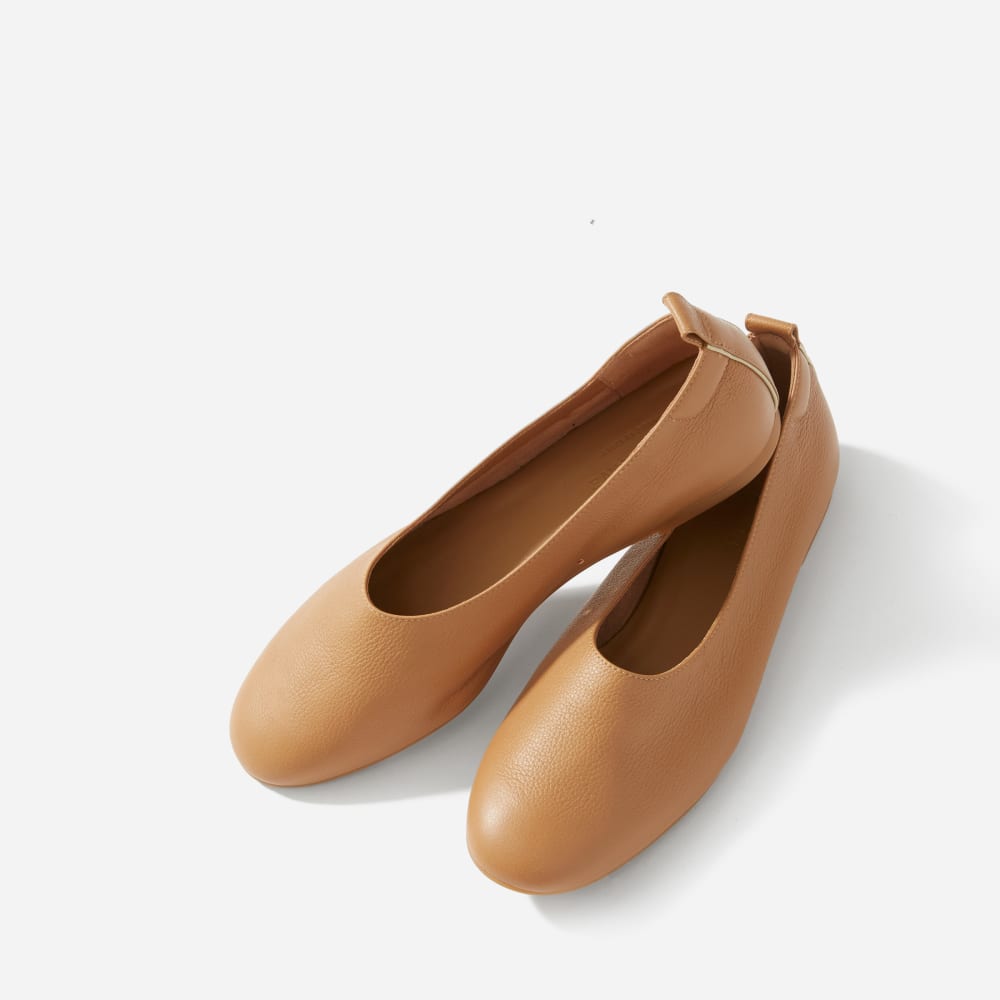 The Day Glove in Narrow Fit in Caramel — detail view