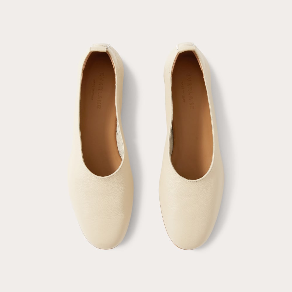The Day Glove in Narrow Fit in Cream — detail view