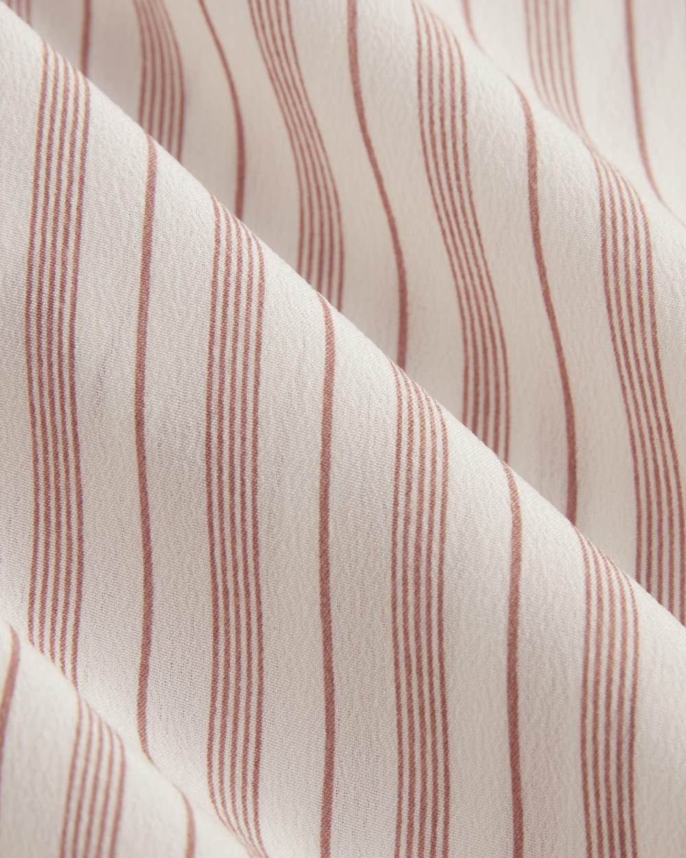 The Boxy Shirt in Washable Silk in Bone / Dusky Rose — detail view
