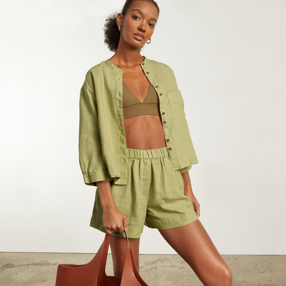The Linen Billow Blouse in Leek — detail view