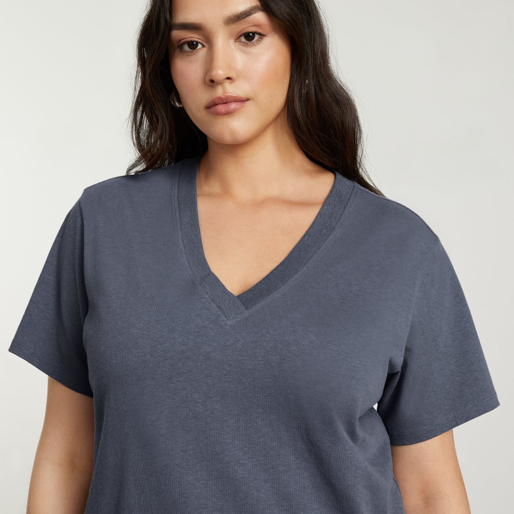 The Vintage V-Neck Hemp Tee in Atlantic — detail view