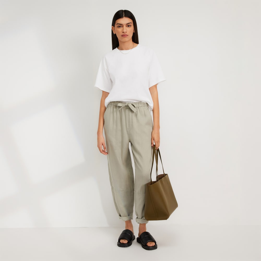 The Linen Pull-On Barrel Pant in Seagrass — detail view