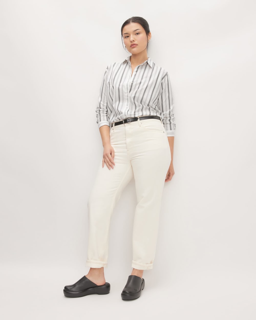 The Must-Have Shirt in Silky Cotton in Bone / Black — detail view