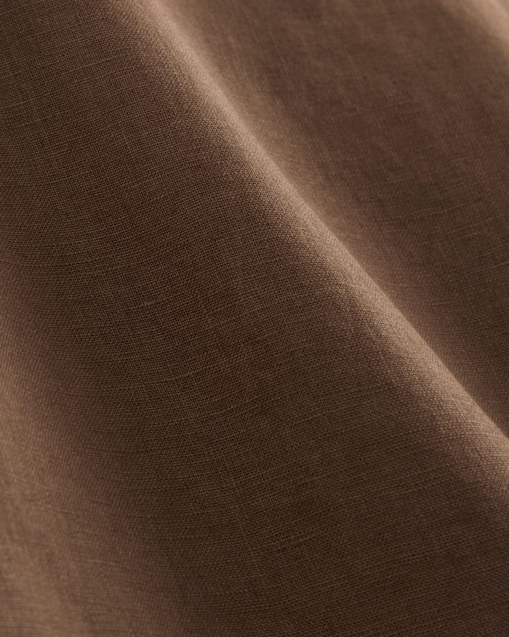 The Muscle Top in Linen in Cedarwood — detail view
