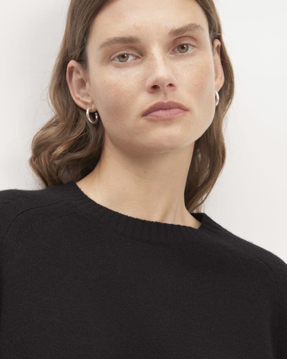 The Boxy Crew in Cashmere in Black — detail view