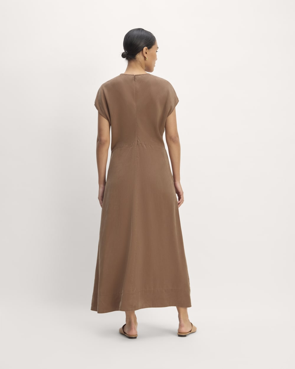 The TENCEL™ Short-Sleeve Midi Dress in Carob Brown — detail view