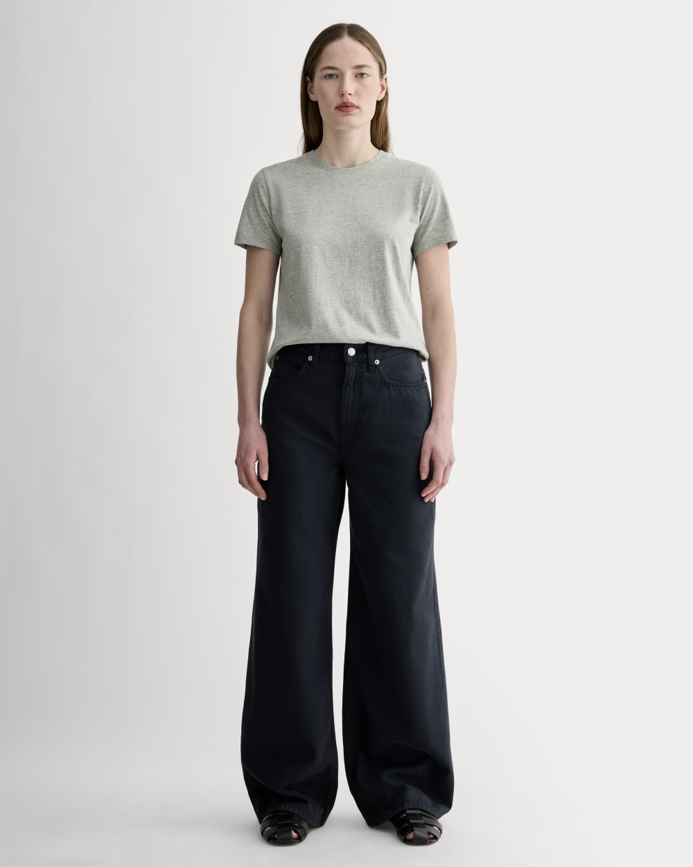 The Slim Crew in Essential Cotton in Heathered Grey — detail view