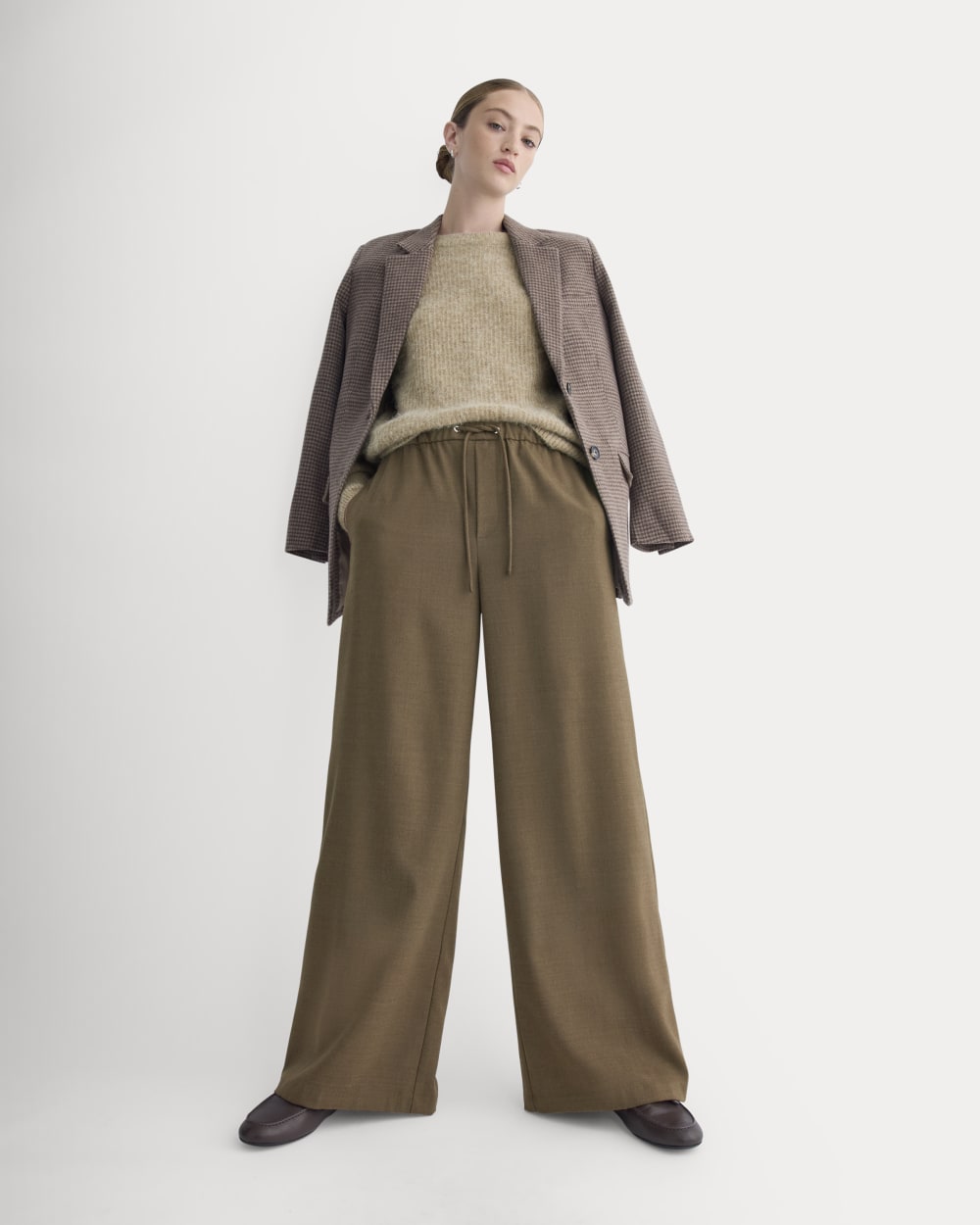 The Pull-On Trouser in Tailor Twill in Heathered Cocoa — detail view