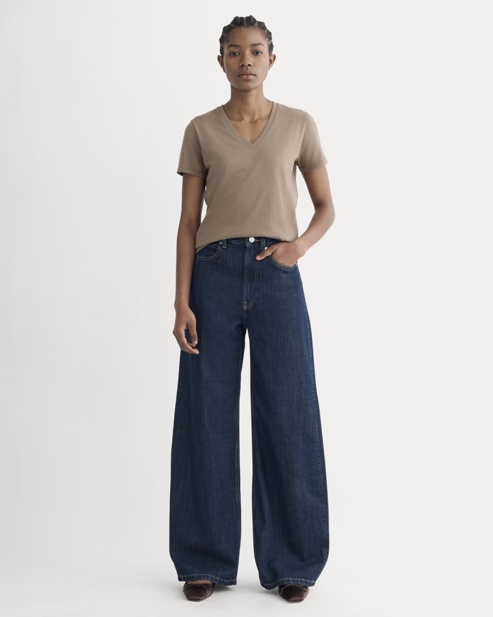 The Slim V-Neck Tee in Essential Cotton in Clay — detail view