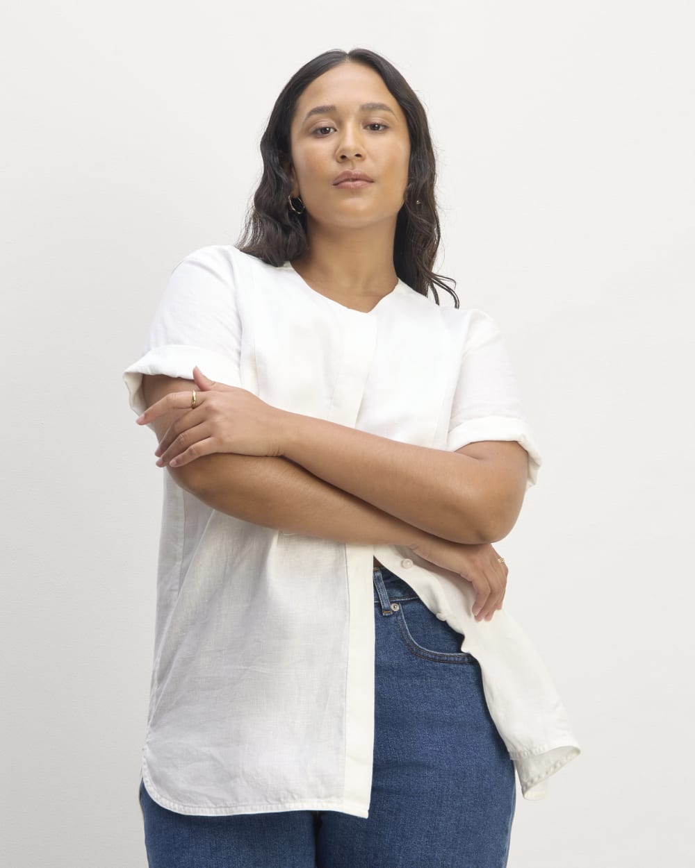 The Bib Shirt in Linen in White — front view