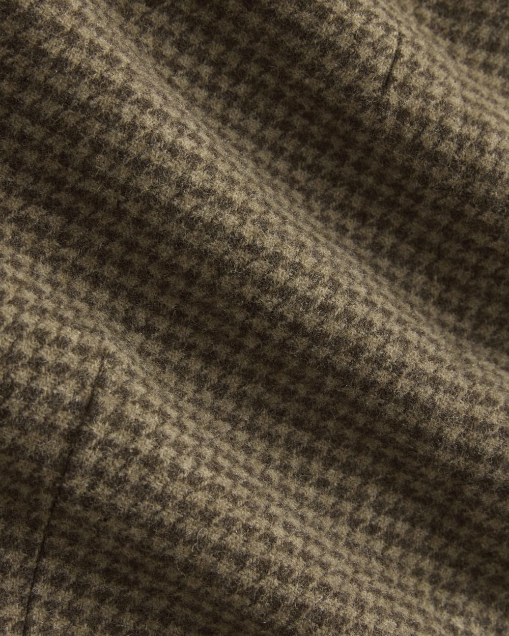 The Oversized Blazer in Wool in Brown Houndstooth — detail view