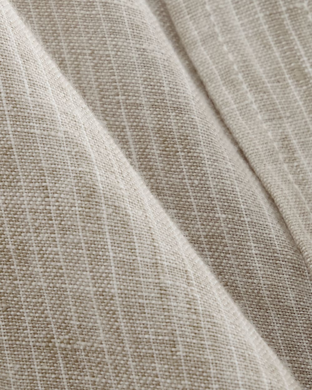 The Must-Have Shirt in Linen in Stone / White — detail view
