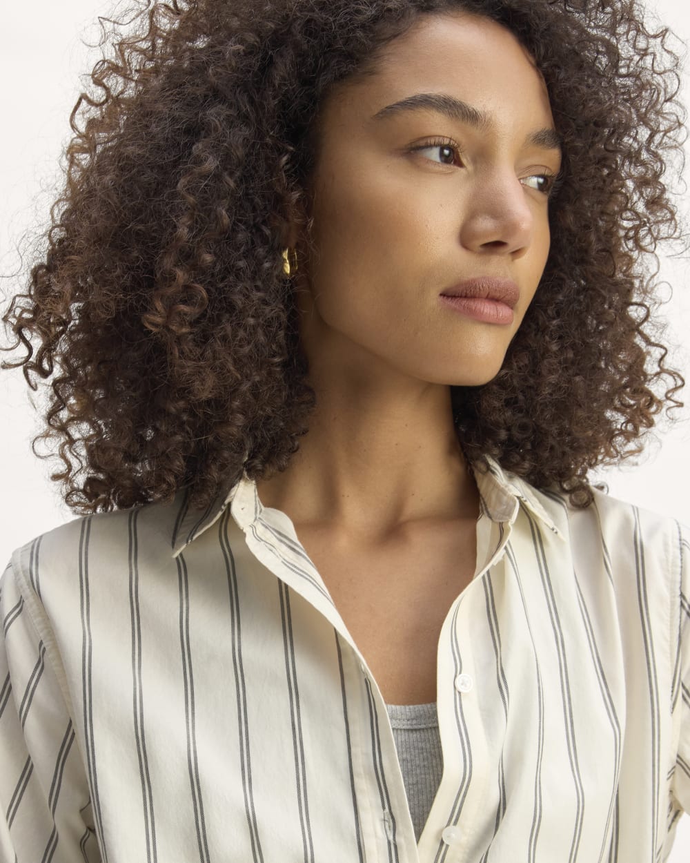 The Must-Have Shirt in Silky Cotton in Bone / Black — detail view