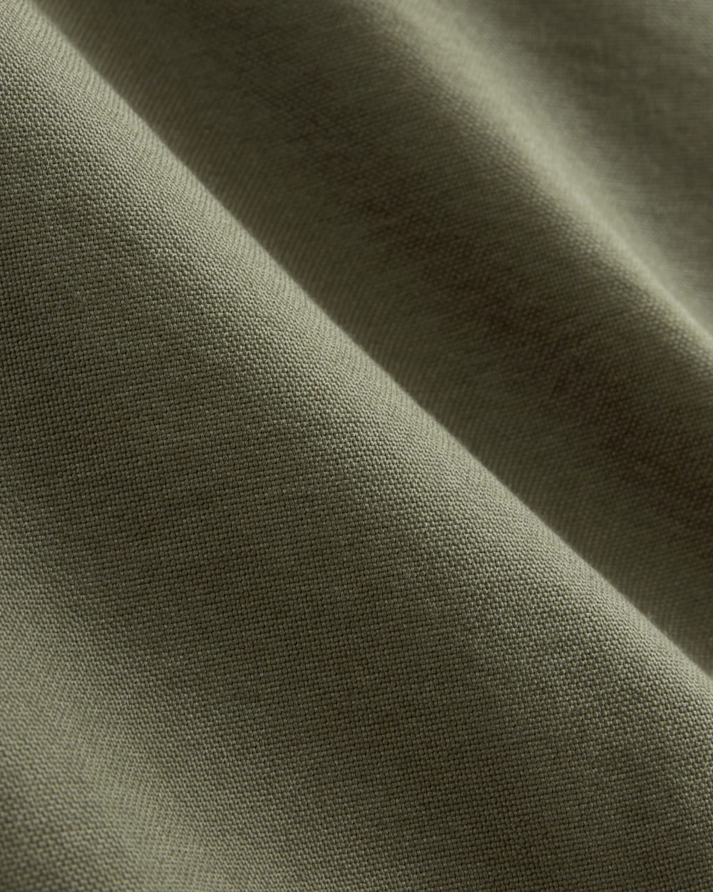 The Short-Sleeve Boxy Oxford in Kalamata — detail view