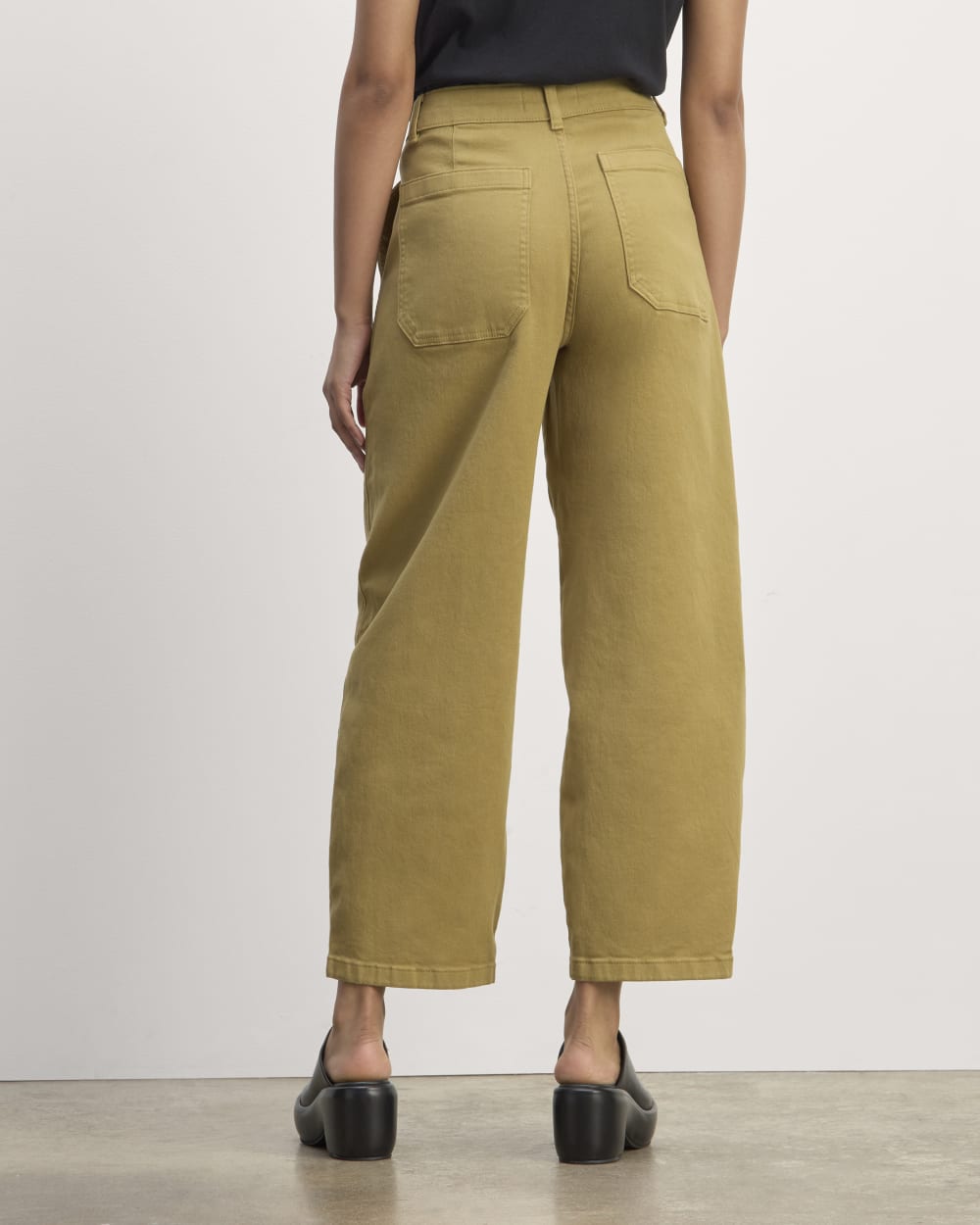 The Utility Curve Pant in Fennel Seed — detail view