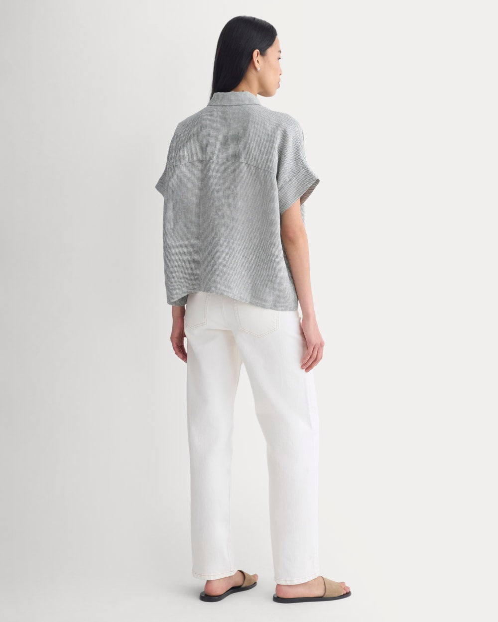 The Boxy Shirt in Linen in Agave Green — detail view