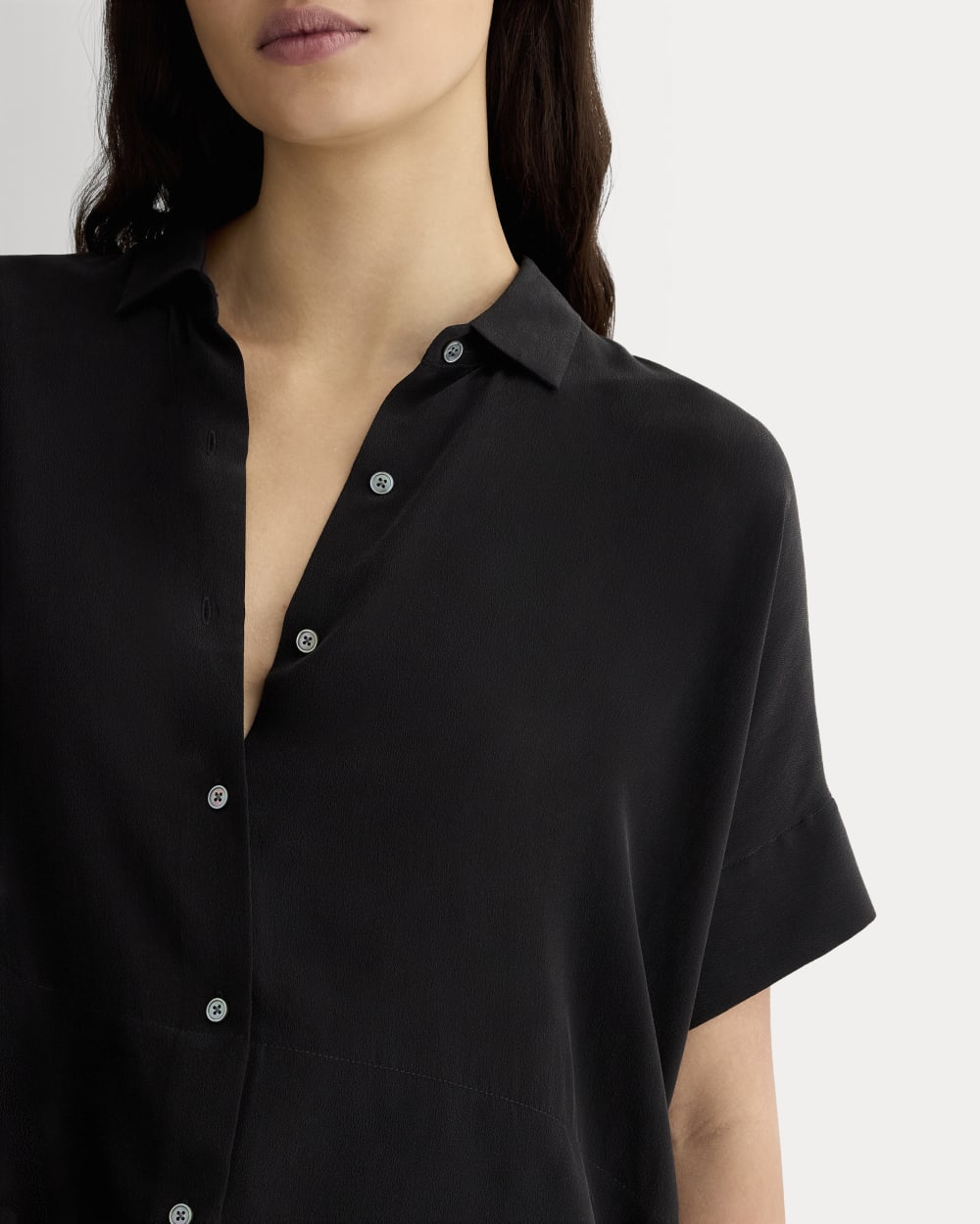 The Boxy Shirt in Washable Silk in Black — detail view