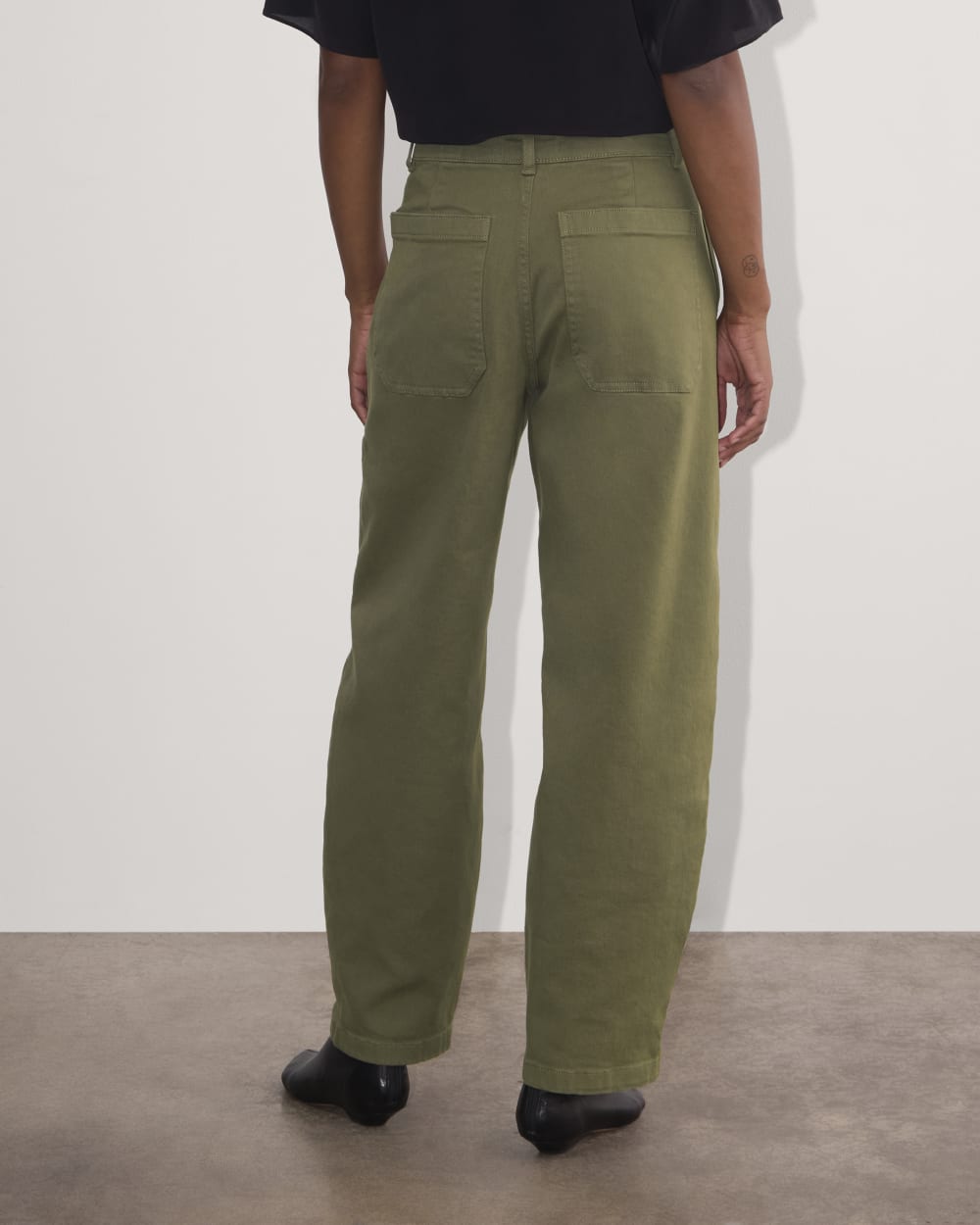 The Utility Curve Pant in Kalamata — detail view