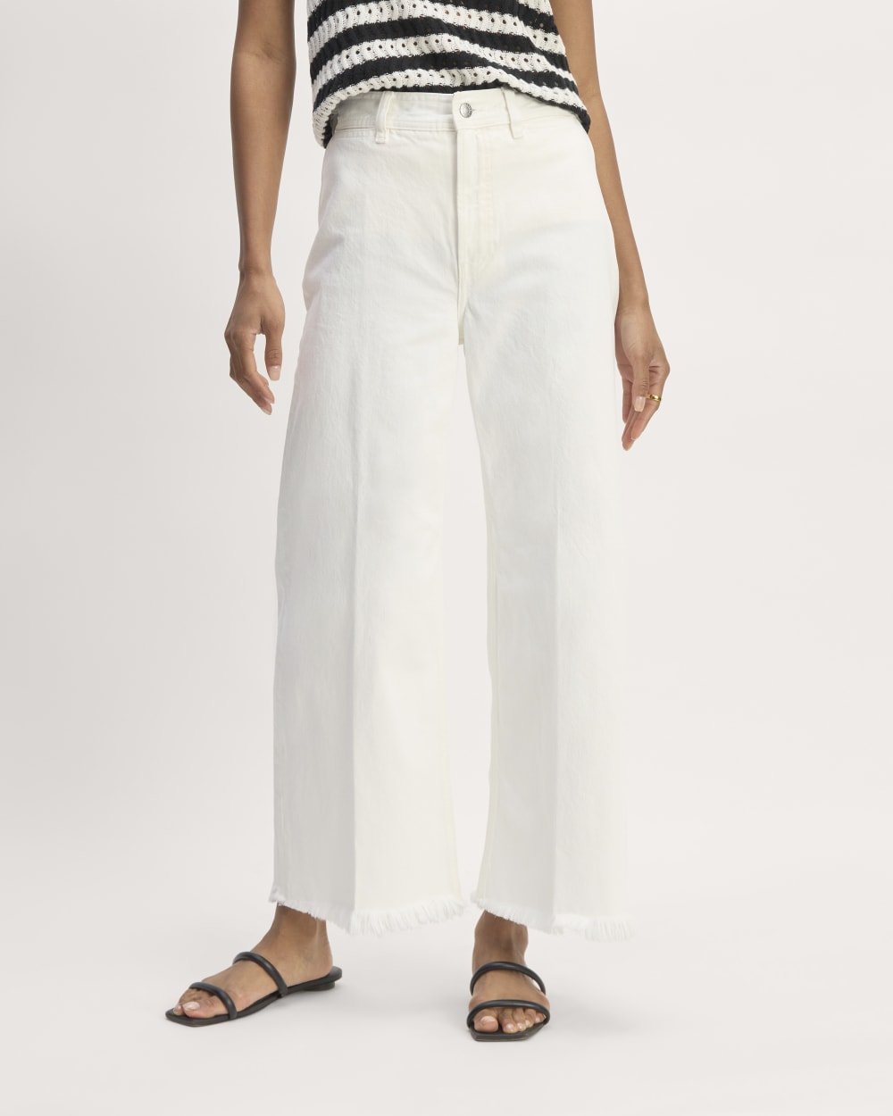 The Mariner Cropped Jean in Frayed Hem Bone — detail view