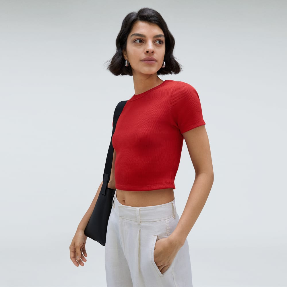 The ’90s Rib Tee in Ruby — detail view