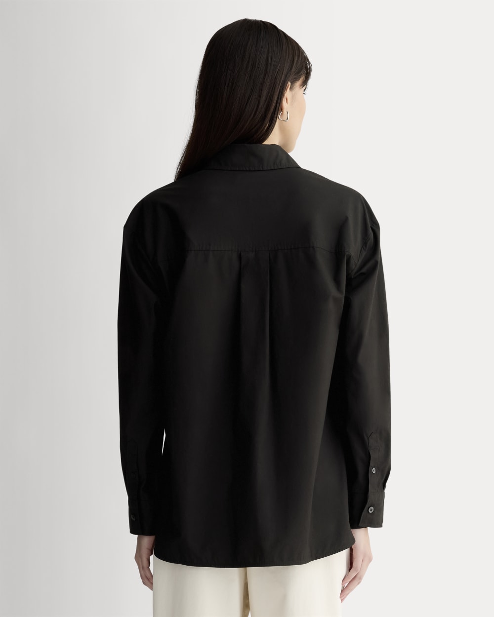 The Boyfriend Shirt in Ultrasoft Cotton in Black — detail view