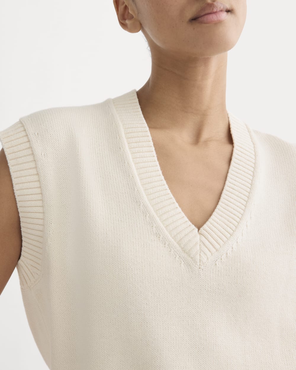 The Boxy Vest in Everyday Cotton in Canvas — detail view
