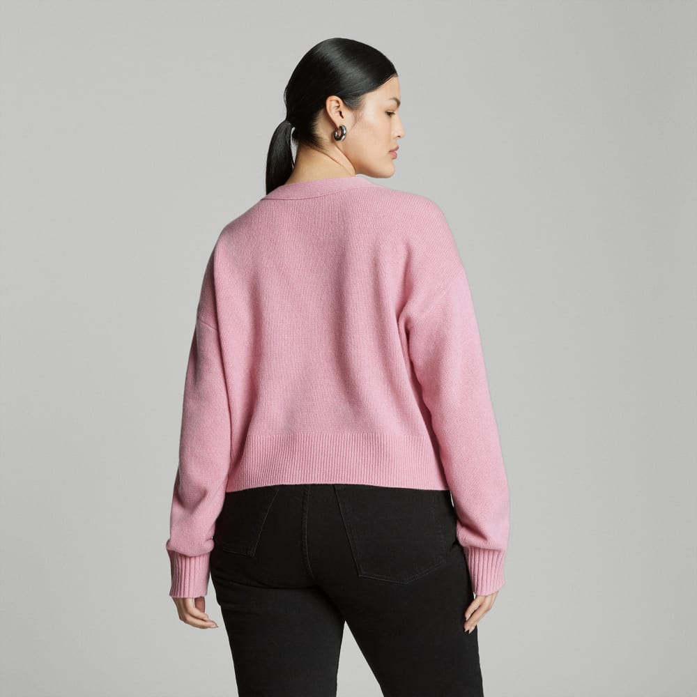 The Cashmere Cardigan in Bubblegum — detail view