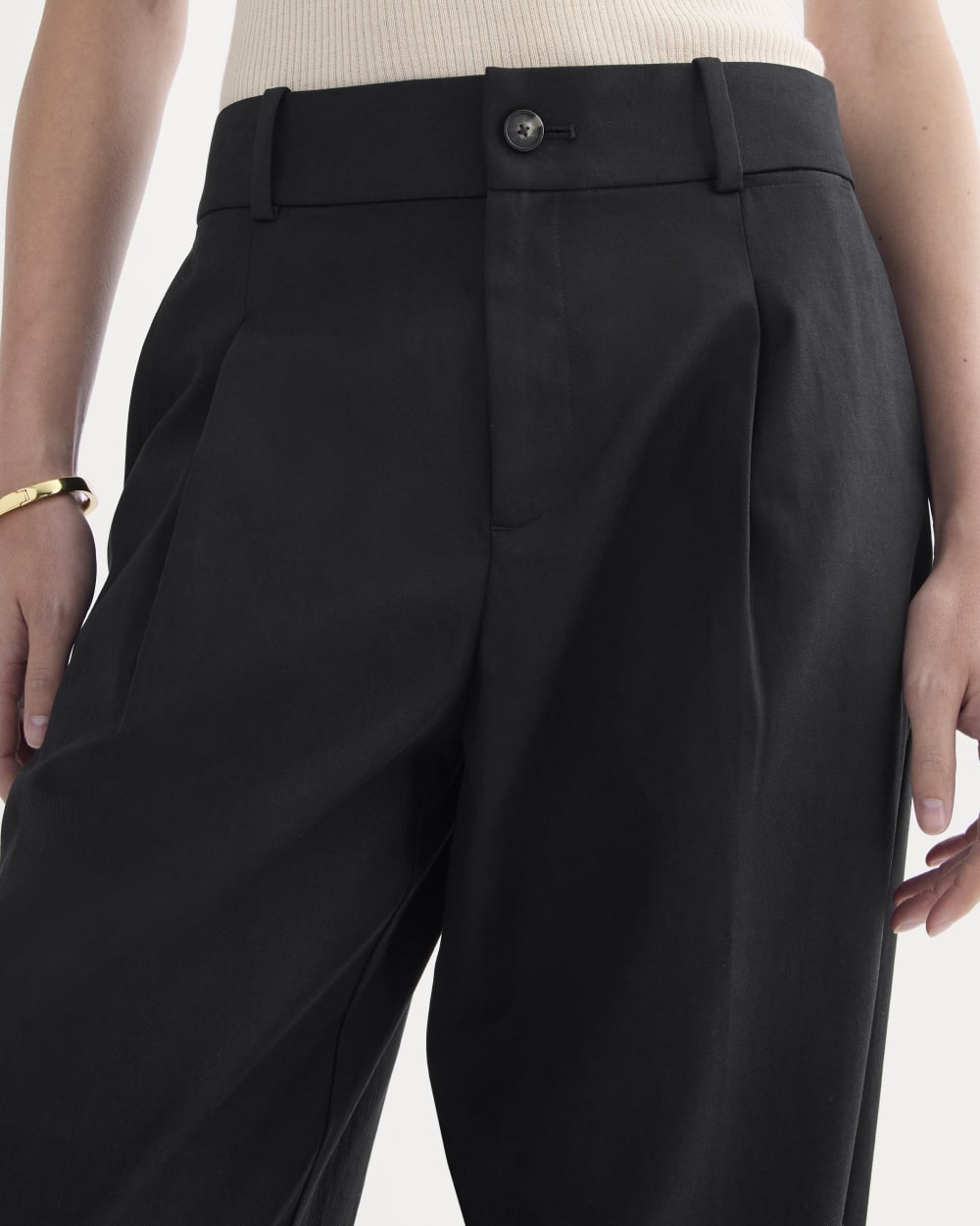 Wide-Leg Trouser in Buttersmooth in Black — detail view