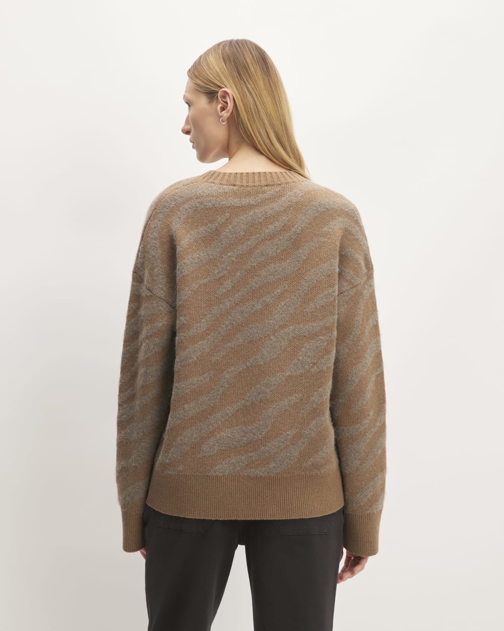 The Alpaca Tiger Jacquard Crewneck in Camel / Medium Brown — detail view