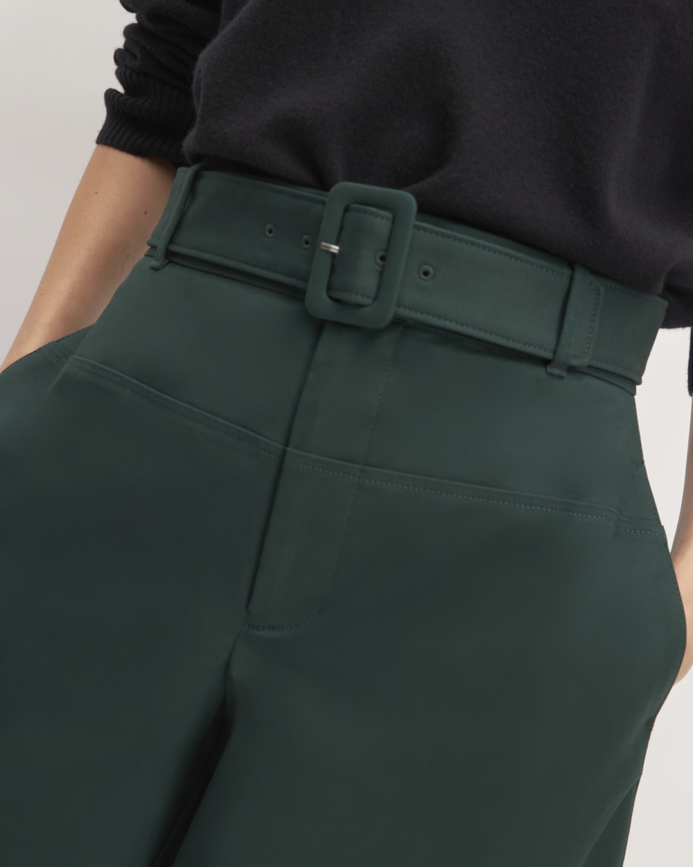 The Structured Cotton Belted Pant in Scarab — detail view