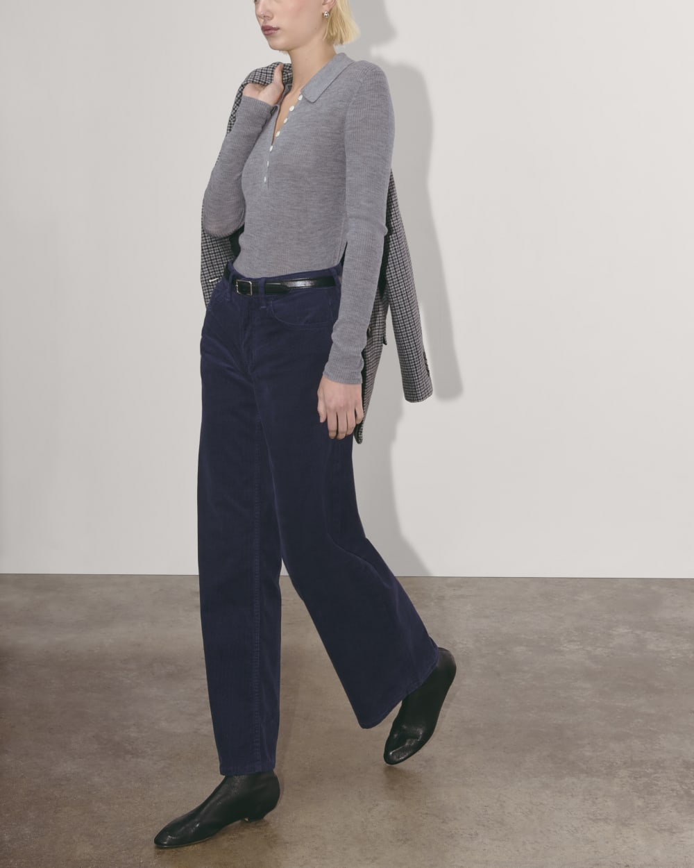 The Mid-Way Pant in Corduroy in Navy — detail view