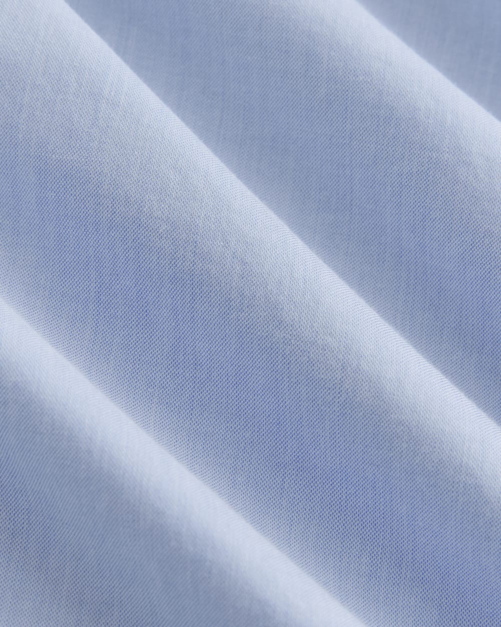 Everyday Shirt in Silky Cotton in Light Blue — detail view