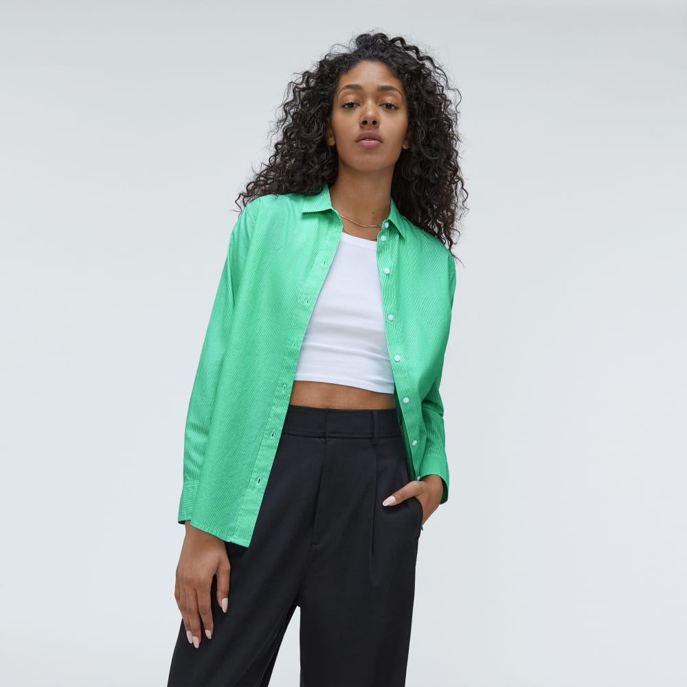 The Must-Have Shirt in Silky Cotton in Bright Jade / White — detail view