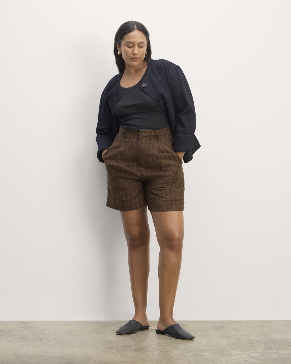 The Linen Way-High® Drape Short in Cocoa / Black — front view