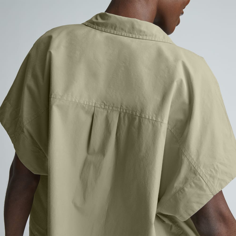 The Short-Sleeve Box Shirt in Seagrass — detail view