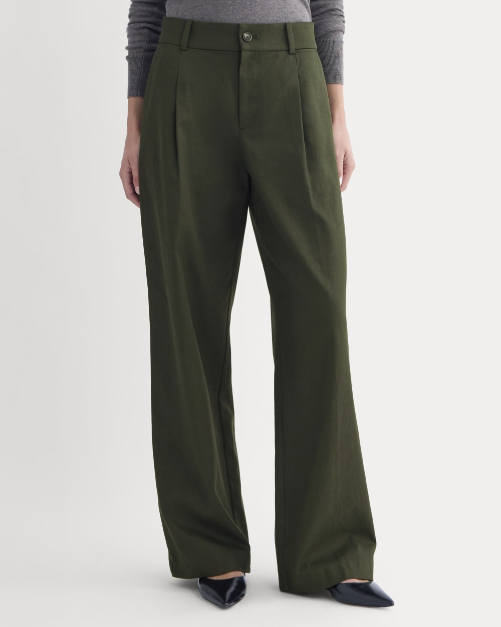 Wide-Leg Trouser in Buttersmooth in Dark Green — detail view