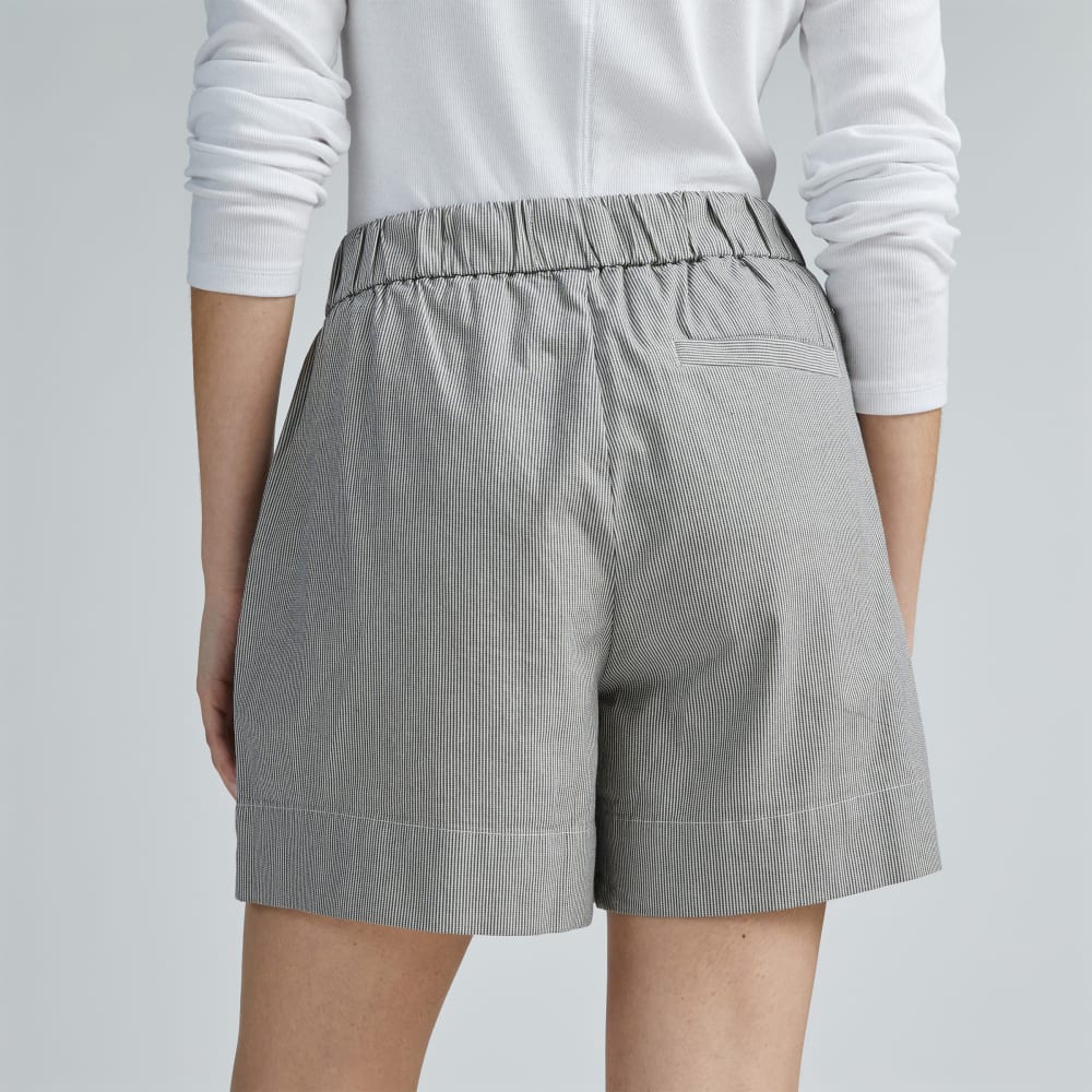 The Easy Short in Canvas Tan / Navy — detail view