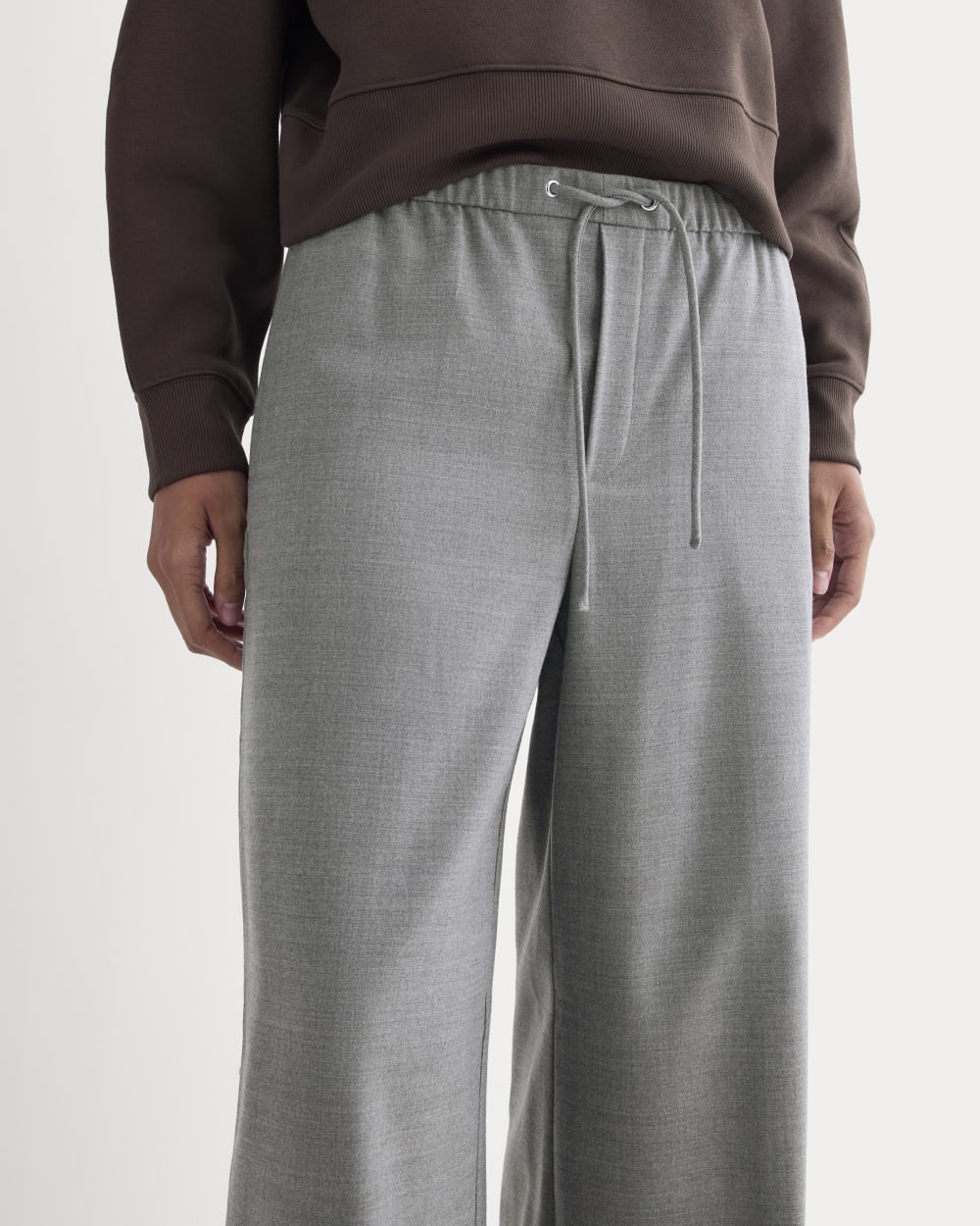 The Pull-On Trouser in Tailor Twill in Heather Graphite — detail view