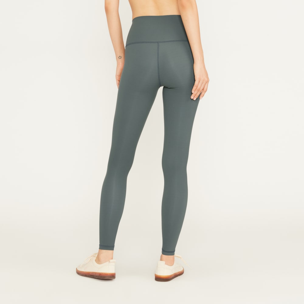 The Perform Legging® in Pine — detail view
