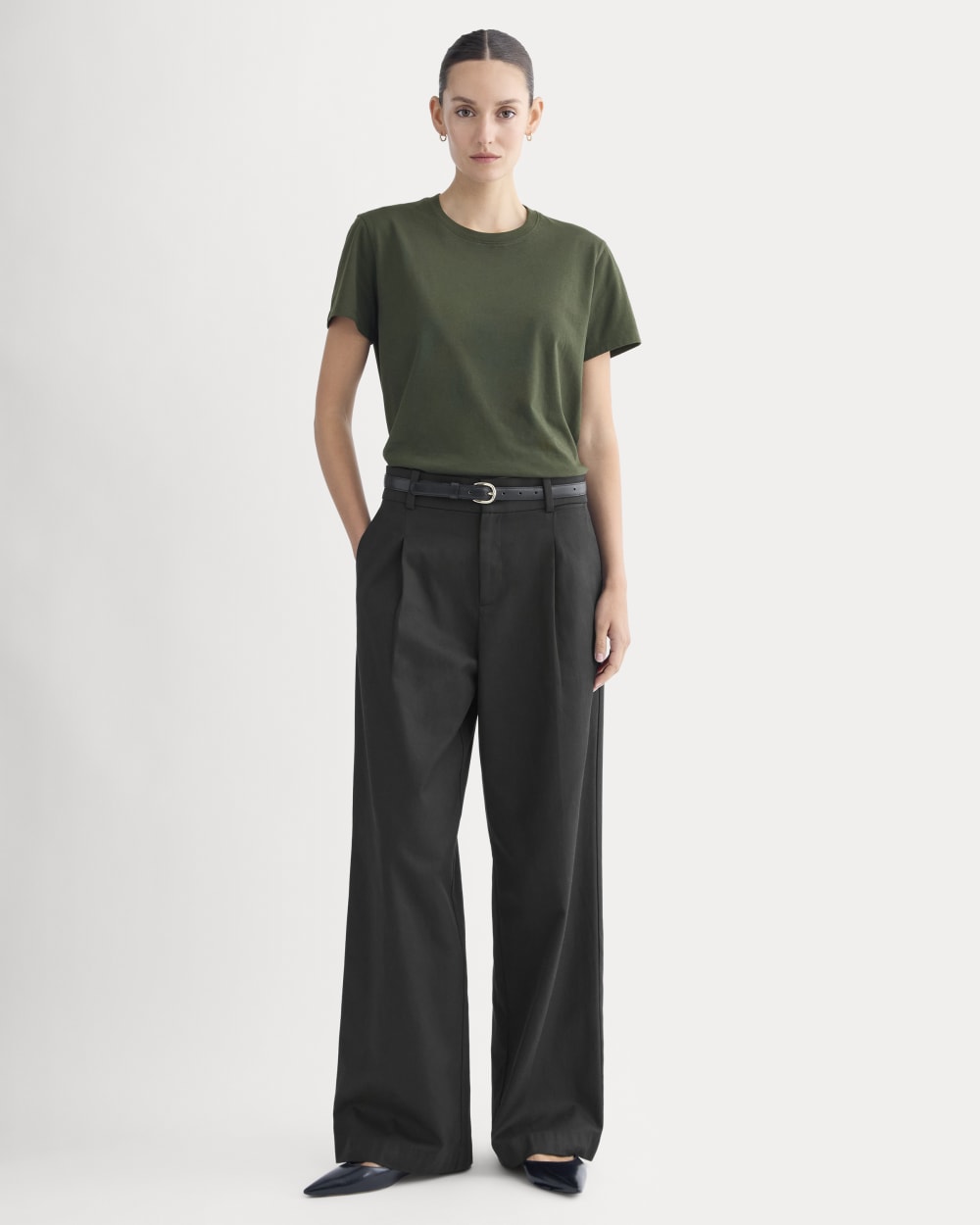 The Box-Cut Tee in Essential Cotton in Dark Green — detail view