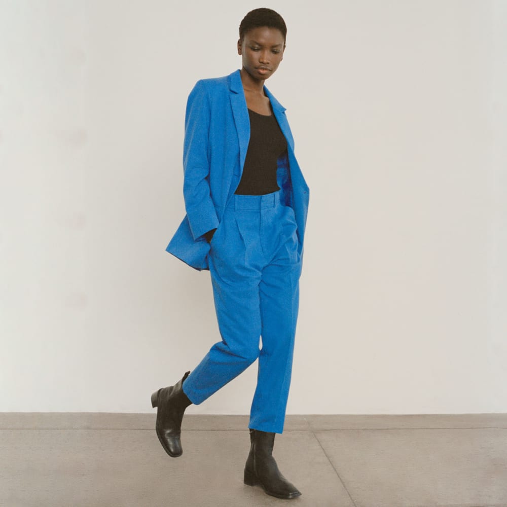 The Draper Tapered Pant in Buttersmooth in Brilliant Blue — detail view