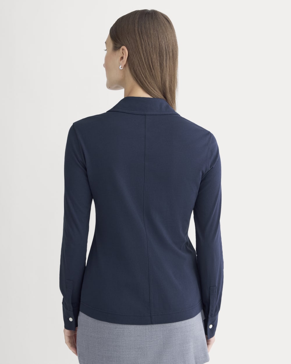 Button-Up Shirt in Essential Cotton in Navy — detail view