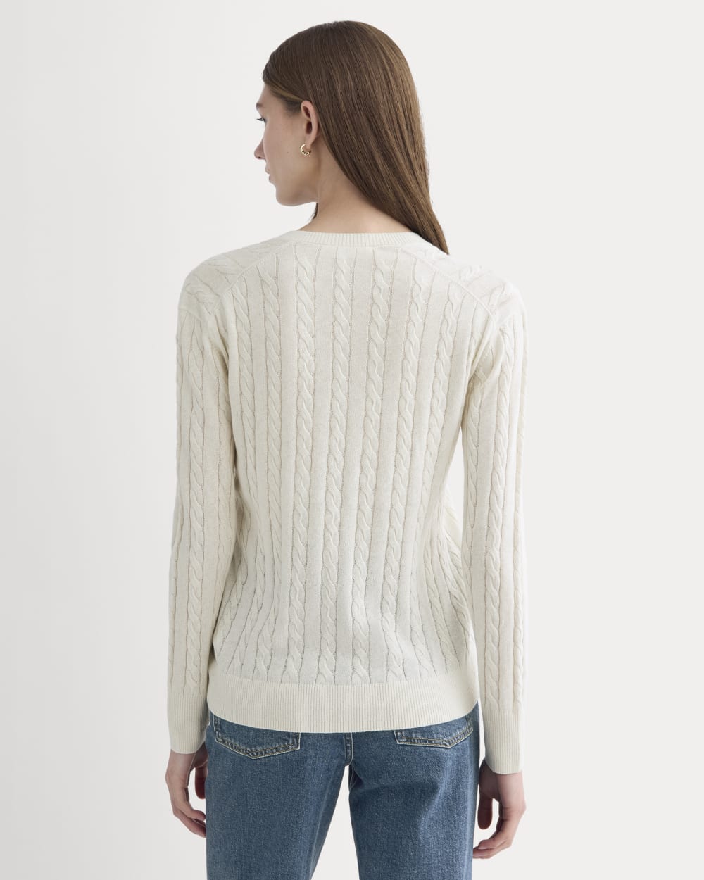 The Cable V-Neck in Cotton Cashmere in Birch — detail view