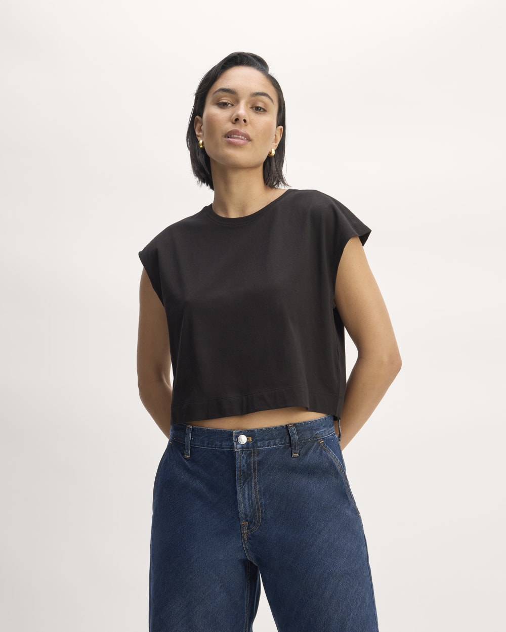 The Muscle Cropped Tee in Essential Cotton in Black — detail view