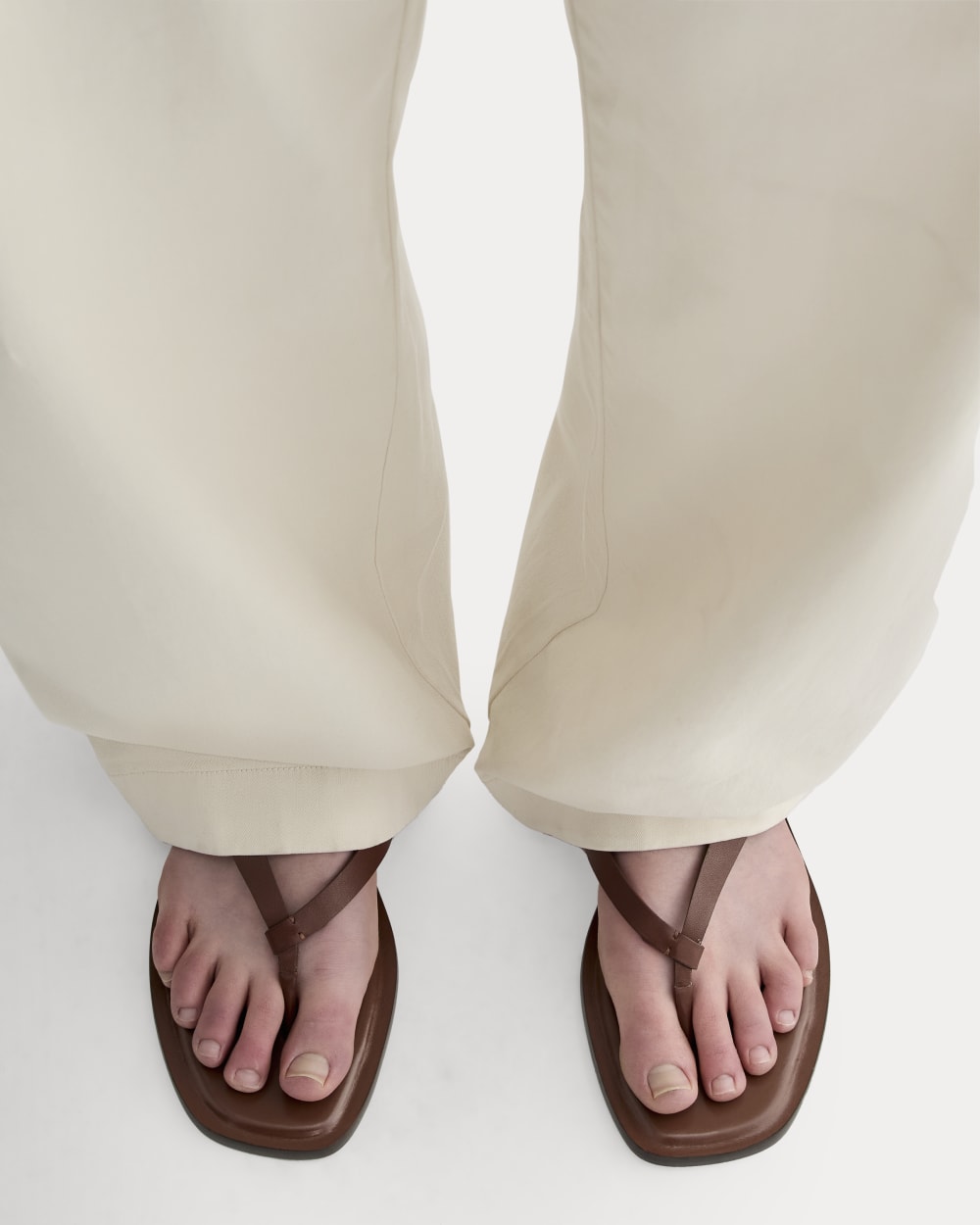 The Leather Flip Flop in Rum — detail view
