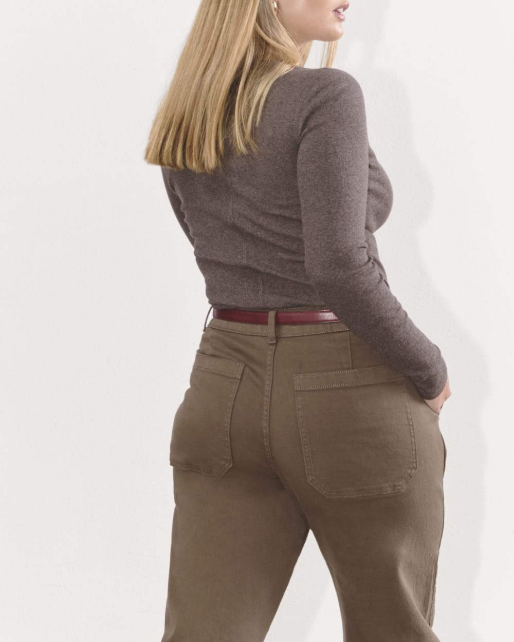 The Utility Barrel Pant in Cocoa — detail view