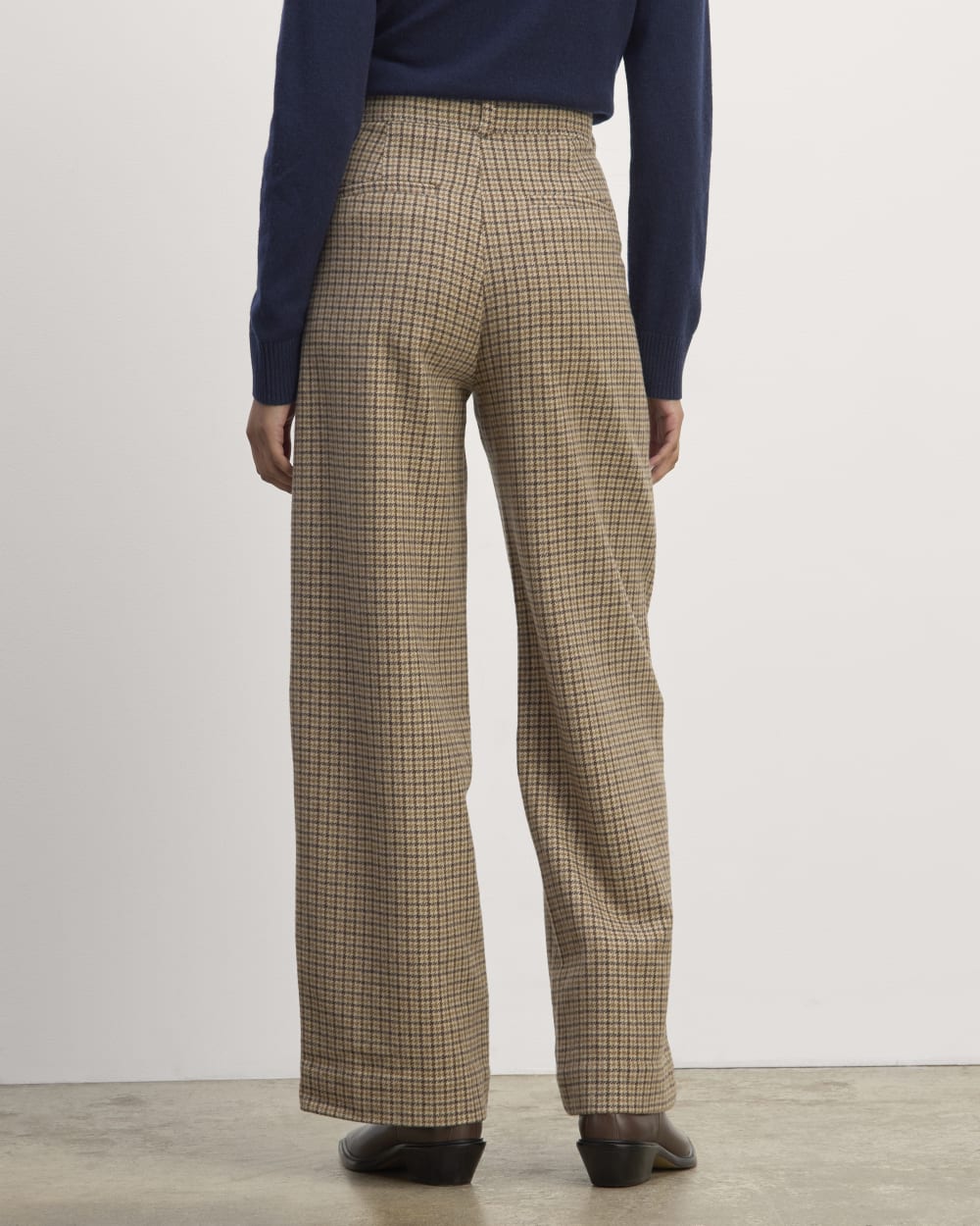 The Draper Pant in Wool in Camel Houndstooth — detail view