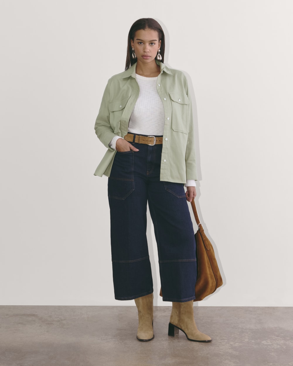 The Boyfriend Shirt in Flannel in Seagrass — detail view