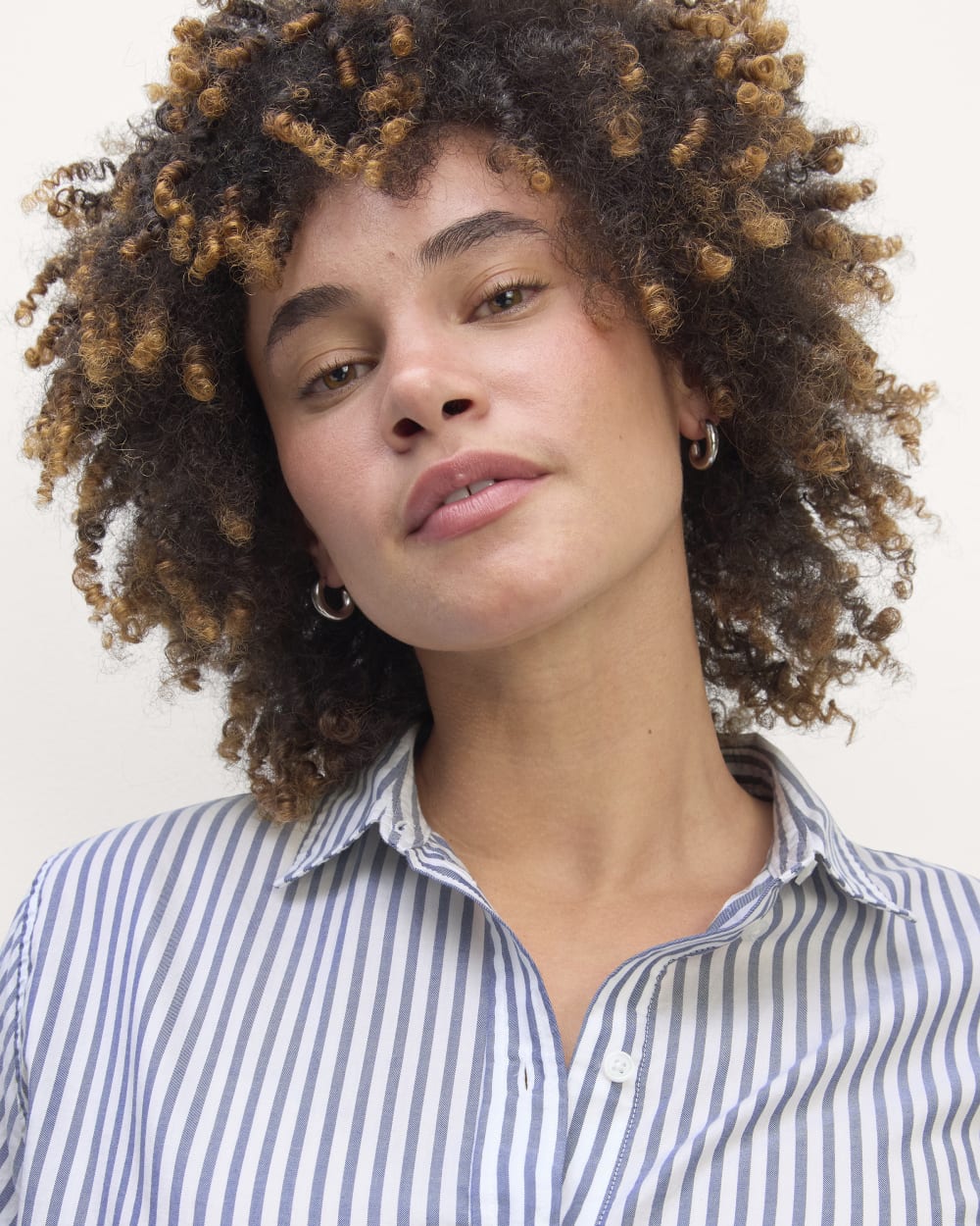 The Must-Have Shirt in Silky Cotton in White / Bellwether Blue — detail view